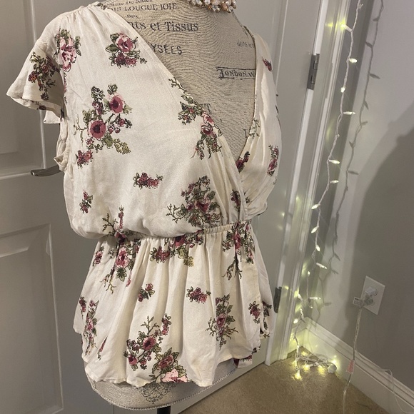 Angie Short Sleeve Floral Blouse - Picture 5 of 8
